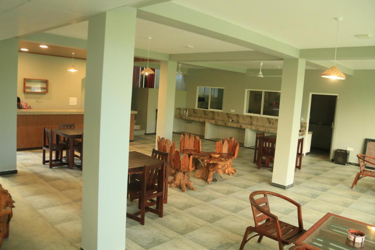 Sri Villa Rest Хіккадува Екстер'єр фото