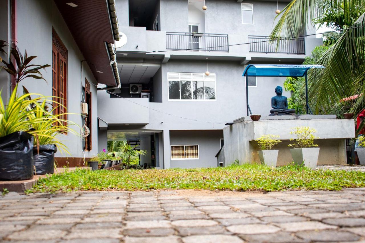 Sri Villa Rest Хіккадува Екстер'єр фото