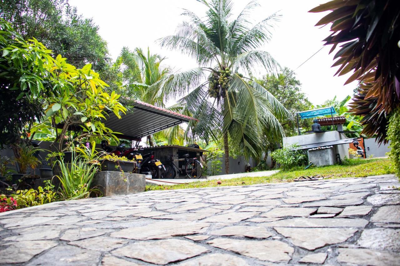 Sri Villa Rest Хіккадува Екстер'єр фото